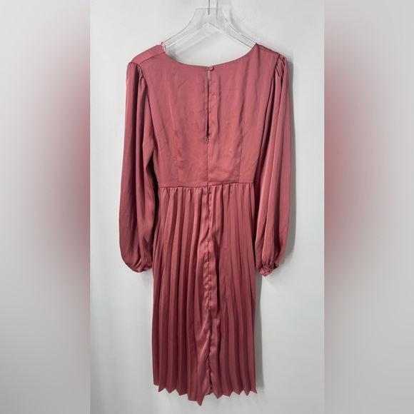 PETAL & PUP NOELLE TWIST FRONT PLEATED MIDI DRESS - BLUSH B1486 - Picture 8 of 8